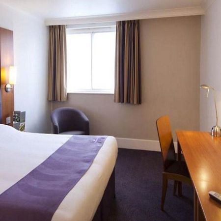 Premier Inn Huddersfield Central Extérieur photo