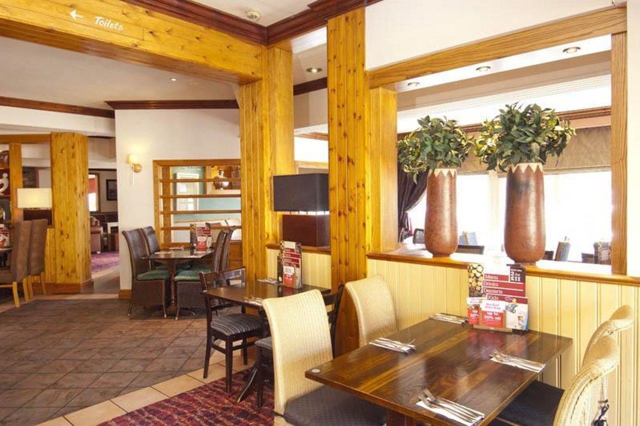 Premier Inn Huddersfield Central Extérieur photo