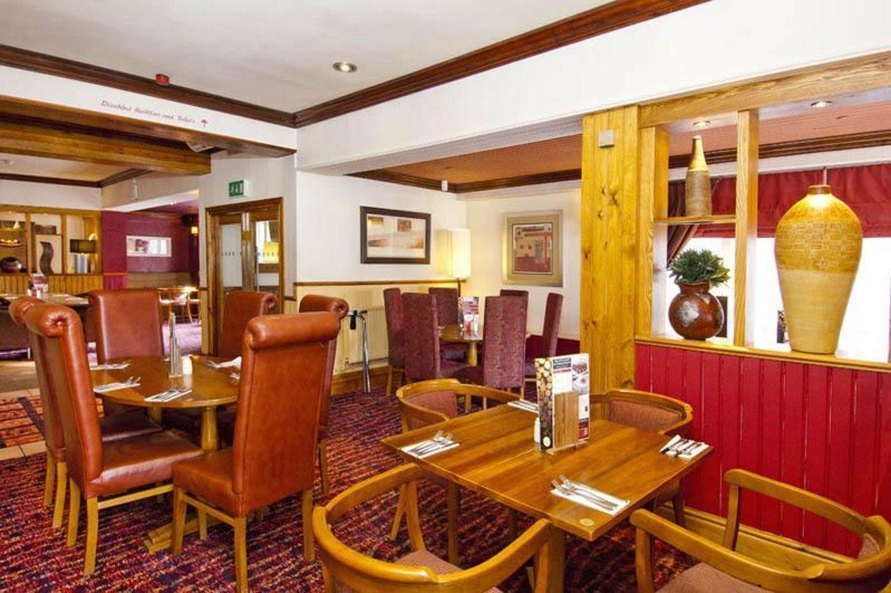 Premier Inn Huddersfield Central Extérieur photo
