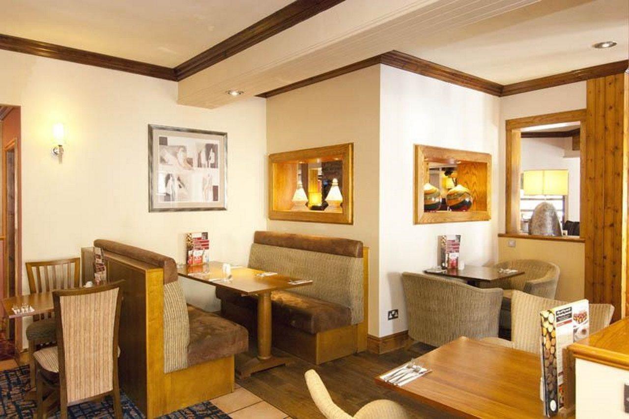 Premier Inn Huddersfield Central Extérieur photo