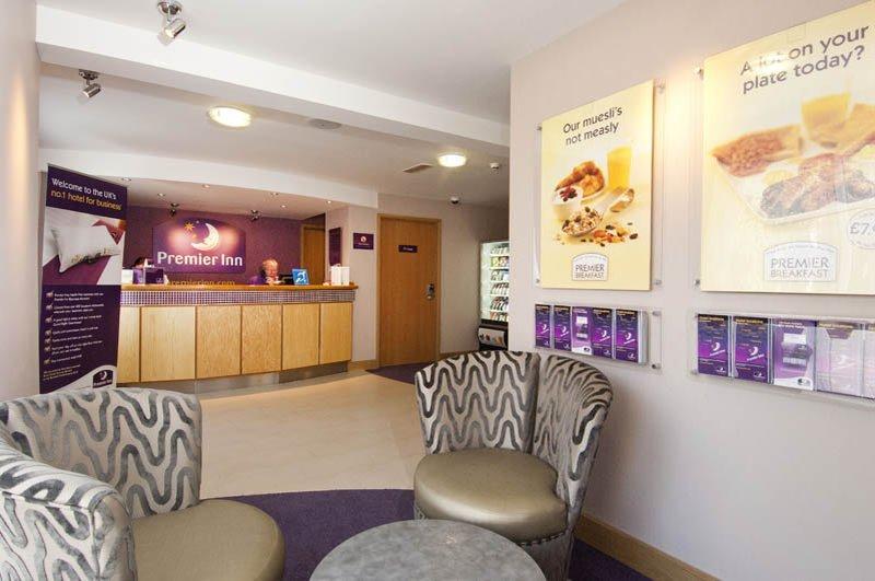 Premier Inn Huddersfield Central Extérieur photo