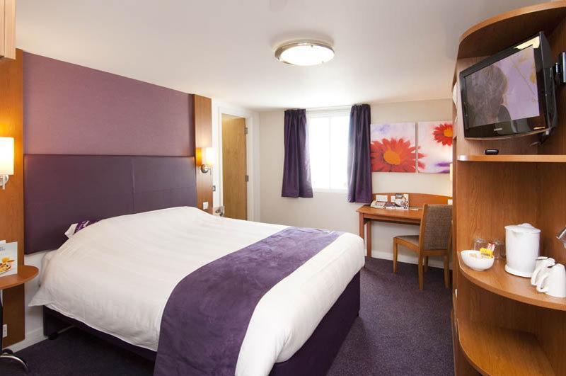 Premier Inn Huddersfield Central Extérieur photo