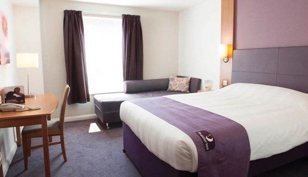 Premier Inn Huddersfield Central Extérieur photo